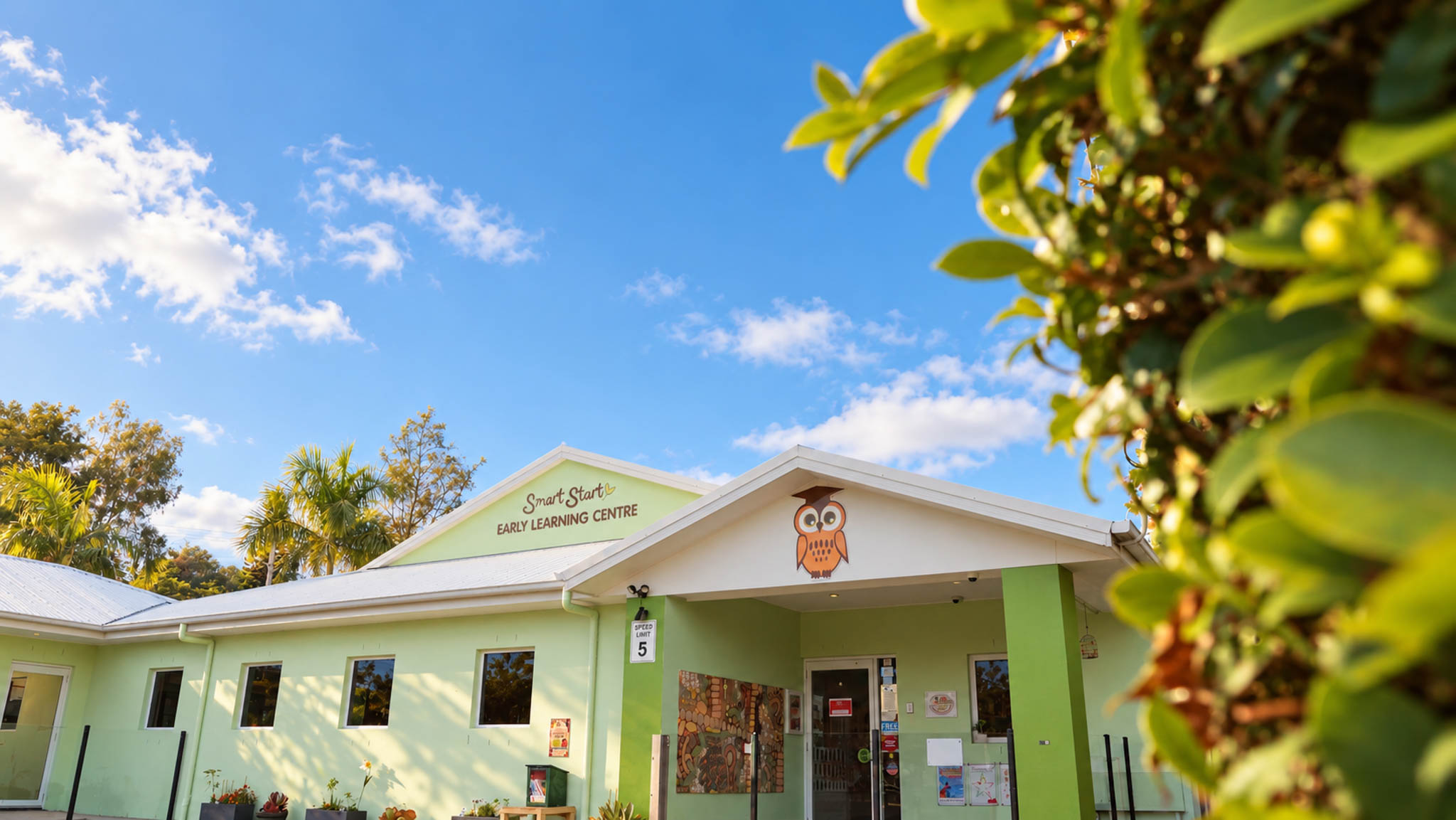 Families arriving at Smart Start Early Learning Centre